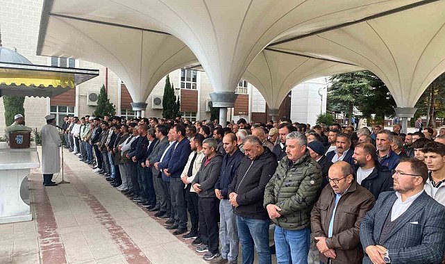 Tankere çarpan otomobilde hayatını kaybeden şahıs son yolcuğuna uğurlandı
