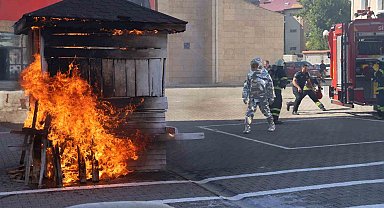 Tatbikat gerçeğini aratmadı, itfaiye personelinin soğukkanlılığı alkış topladı