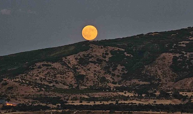 Tatvan'da "Kanlı Ay" tutulması