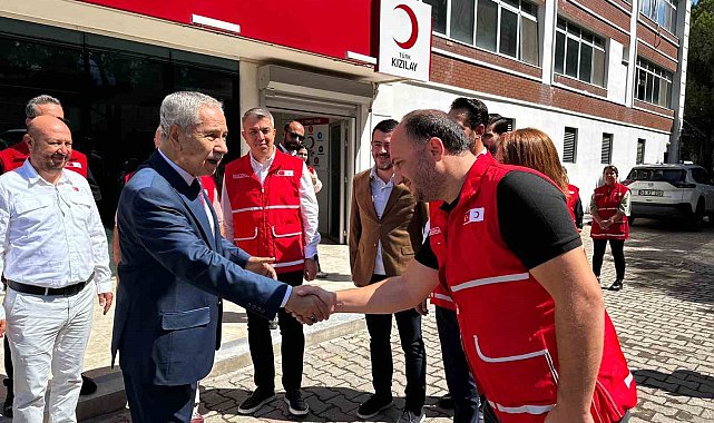 TBMM 22. Dönem Başkanı Bülent Arınç'tan Türk Kızılay'ına tebrik