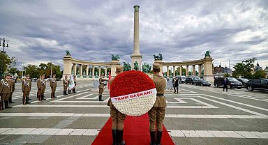 TBMM Başkanı Kurtulmuş, Budapeşte'deki Meçhul Asker Anıtı'na çelenk bıraktı
