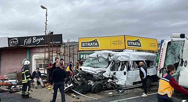 Tekirdağ'da işçi servisi ile kamyon çarpıştı: Çok sayıda yaralı