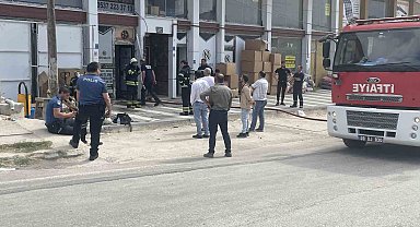 Tekstil atölyesinde çıkan yangın binaya yayılmadan kontrol altına alındı