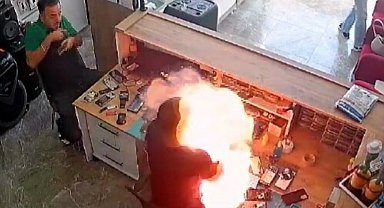 Telefon bataryası bomba gibi patladı