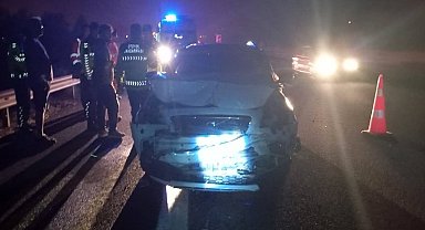 TEM'de tıra çarpan otomobil hurdaya döndü: 1 yaralı