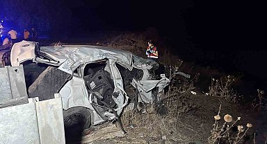 Ters şeride giren otomobil tankerle çarpışıp şarampole yuvarlandı: 1 ölü, 1'i ağır 2 yaralı