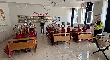 Tillo'da jandarmadan öğrencilere güvenli yaşam eğitimi