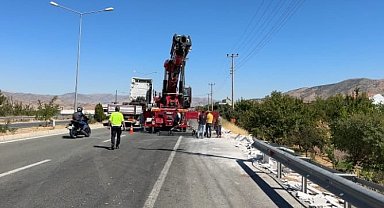 Tır evin bahçesine uçtu: Faciadan dönüldü