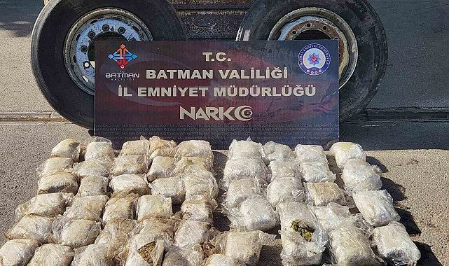 Tırın tekerinde 27 kilo skunk ele geçirildi