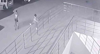 Tırmandığı demir korkuluklardan düşen çocuk ağır yaralandı