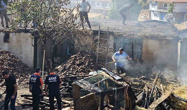 Tokat'ta bir ev ve samanlık tamamen yanarak kullanılmaz hale geldi