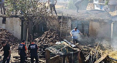 Tokat'ta bir ev ve samanlık tamamen yanarak kullanılmaz hale geldi