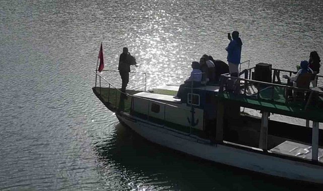 Tortum Gölü'nde Karadeniz ezgileri yankılandı