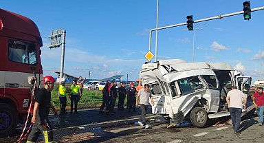 Trabzon'da trafik kazası: 15 yaralı