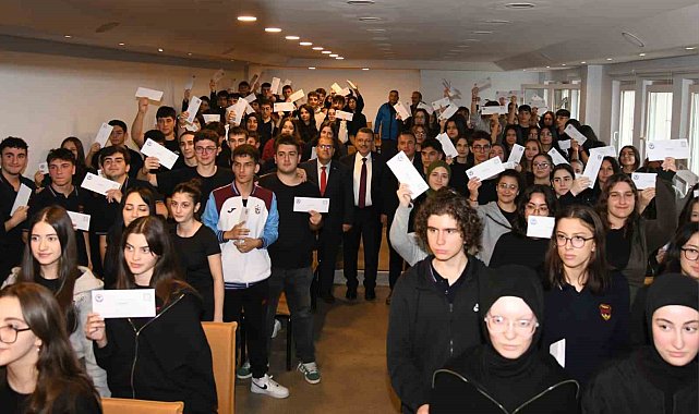 Trabzon'da üniversiteye hazırlanan 10 bin öğrenciye dijital eğitim desteği