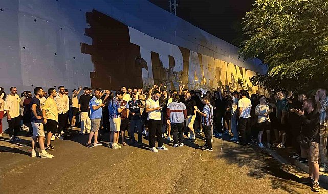 Trabzonspor taraftarları Uğurcan Çakır'ın transferine tepki gösterdi