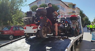 Trafik ekiplerinden sıkı denetim: 15 motosiklet trafikten men edildi