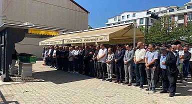 Trafik kazasında hayatını kaybeden 78 yaşındaki kadın son yolculuğuna uğurlandı