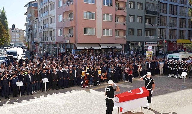 Trafik kazasında hayatını kaybeden polis memuru için Kütahya'da cenaze töreni düzenlendi