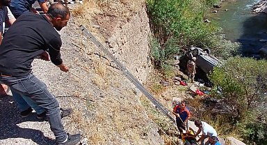 Tunceli'de araç uçuruma yuvarlandı: 3 yaralı