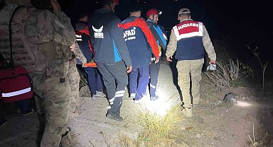 Tunceli'de kayalıklardan düşen kadın kurtarıldı