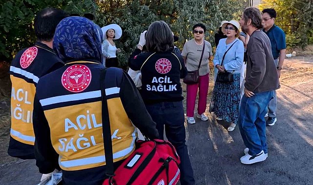 Turistleri taşıyan midibüse tır çarptı: 5 turist yaralı