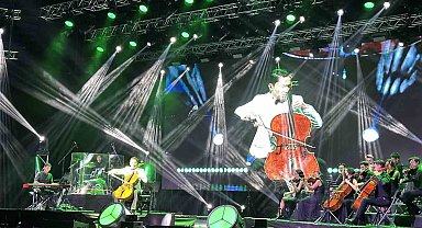 Türkçeyi dizilerden öğrenen Kazak çellist Oktyabr, dizi müzikleriyle hayran bıraktı