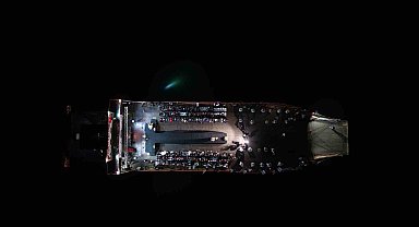 Türkiye'de ilk kez baraj gölü üzerinde, feribot içerisinde defile düzenlendi