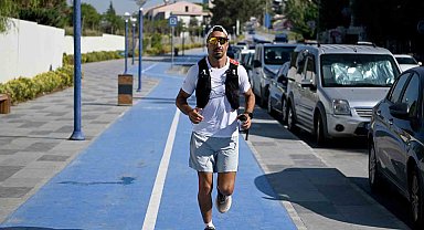 Türkiye'yi dünyaya tanıtmak için başladığı 5 bin kilometrelik ultra maratonda 6'ıncı durağı Kuşadası oldu
