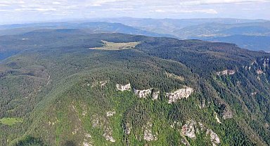 Üç ilin kesişim noktasında manzarasıyla mest eden zirve keşfedilmeyi bekliyor