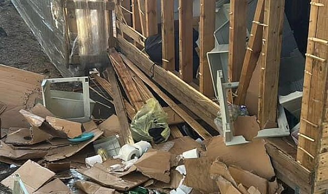 Uludağ'da ayılar barakalara girdi, ortalık darmadağın oldu