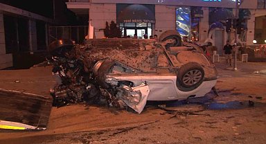 Ümraniye'de İETT otobüsüne otomobil çarptı: 1'i ağır 2 yaralı