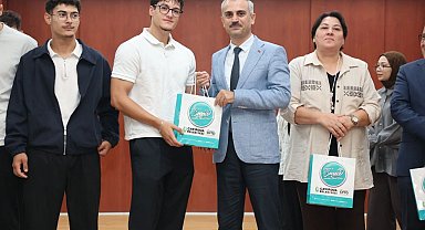 Üniversiteyi kazanan Çayırovalı gençlerle buluştu