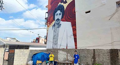 Ünlü sanatçılar Ferdi ve Müslüm'ün grafitileri büyüdükleri mahalleye çizildi