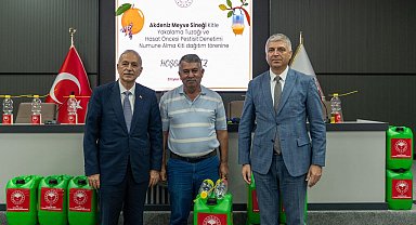 Üreticiye, Akdeniz meyve sineği tuzağı dağıtıldı