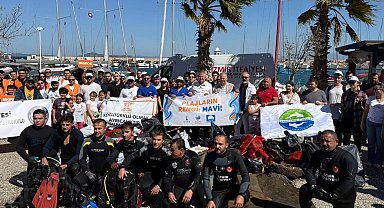 Urla'da kıyı ve deniz temizliği yapıldı.. Araba lastiği bile çıktı!