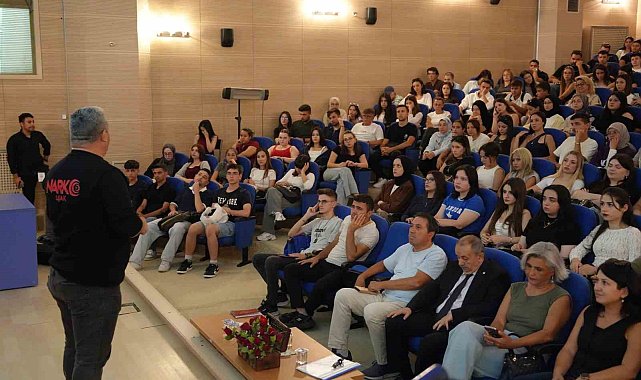 Uşak Üniversitesi öğrencilerine bağımlılıkla mücadeleyi anlattı