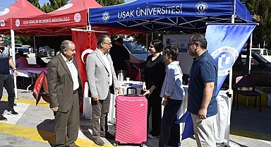 Uşak Üniversitesi yeni kayıt yaptıran öğrencilerini otogarda karşıladı