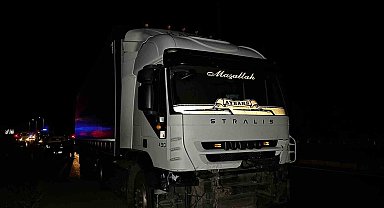 Uşak'ta tır ile otomobil çarpıştı: 1 ölü, 1 yaralı