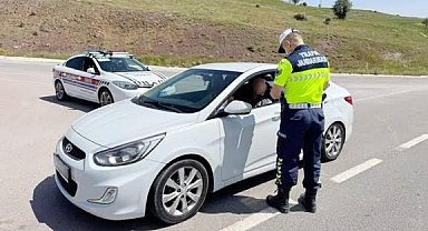 Uyuşturucu madde alarak trafiğe çıktı hem 47 bin lira ceza yedi hem ehliyetinden oldu