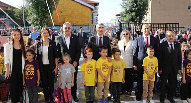 Vali Aktaş, Uşak'ta ilk ders zilini çaldı
