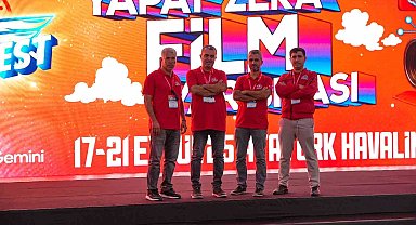 Vali Aslan başarılı öğretmeni tebrik etti