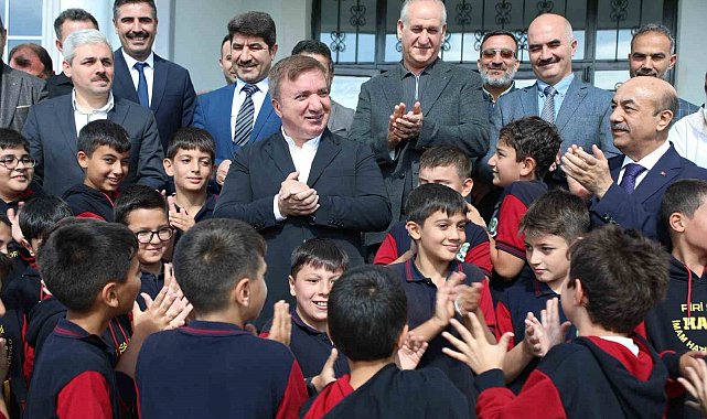 Vali Aydoğdu, ortaokul öğrencileriyle bir araya geldi