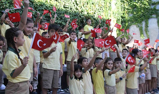 Vali Aygöl zili çaldı, çocukların mesaisi başladı
