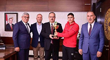 Vali Canbolat, dünya şampiyonunu ağırladı