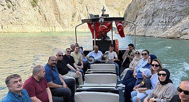 Vali Eldivan, kaymakamlık yaptığı ilçede hasret giderdi