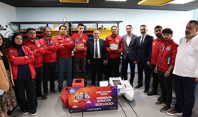 Vali Hatipoğlu, başarılı gençlerle bir araya geldi