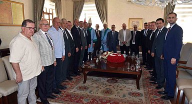 Vali Özkan esnafları ağırladı