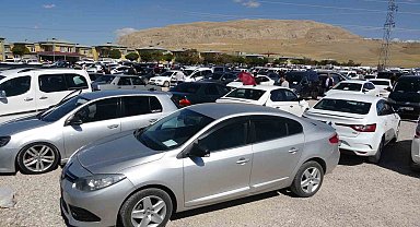 Van açık oto pazarı havaların serinlemesiyle hareketlendi