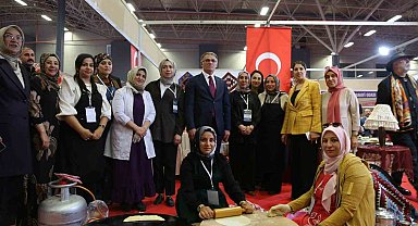 Van Büyükşehir Belediyesi 3. Van Gurme ve Gastronomi Fuarı'nda yöresel lezzetleri tanıtıyor